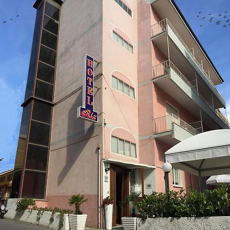 Hotel Riz ฟีนาเลลีกูเร ภายนอก รูปภาพ